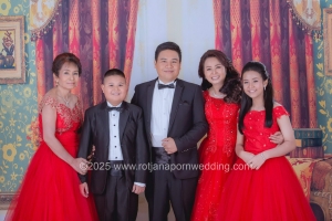B ครอบครัวชุดราตรี